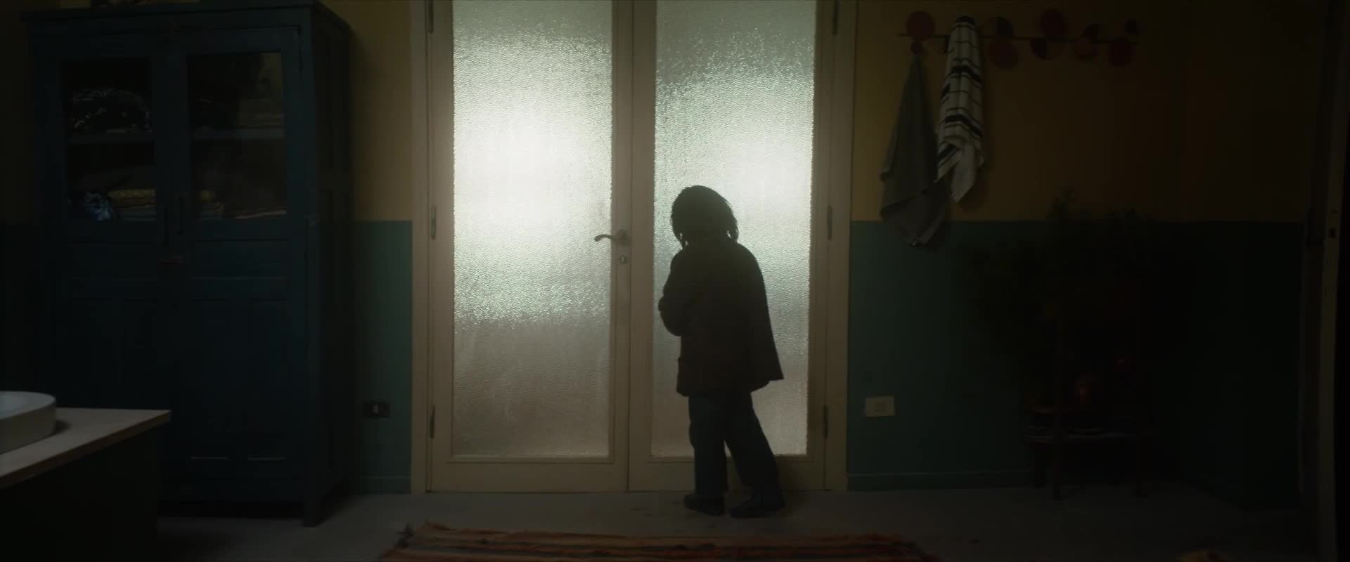 Here I am, Mama, I'm behind here, I'll come in, look,and if you're dead