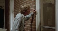 (doorbell ringing)