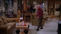 (doorbell ringing)