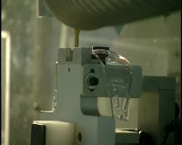 THIS MILLING MACHINE AUTOMATICALLY REMOVES