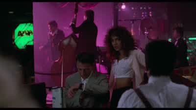 10:01. She's not here. She'II come. She wiII. - Rain Man