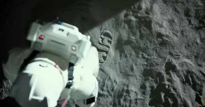 13. BECOME A SUPERHERO
WHO SAVES EVERYONE - The Moon