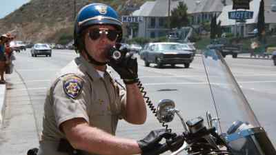 15 Mary 5 in pursuit,
two reckless vehicles - CHiPs