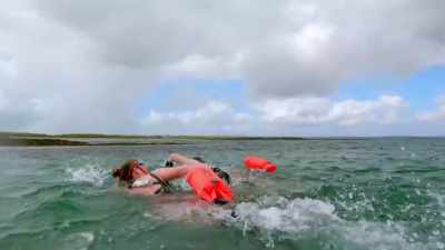 15 minutes, Greg, that's enough. - Jules and Greg's Wild Swim