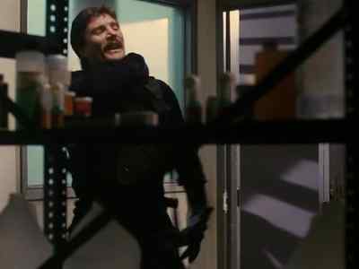 20 SECONDS. COME ON!
MOVE, MOVE! MOVE IT. - Hunter