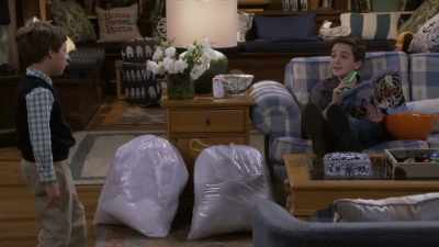 29 seconds. You still have two
more garbage bags to break your record. - Fuller House