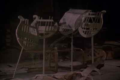 2x04 "THE DREAM SEQUENCE
ALWAYS RINGS TWICE" - Moonlighting