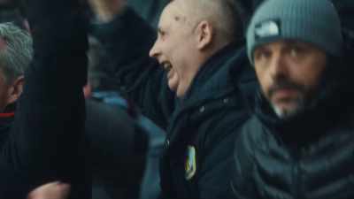 3-0 Burnley.
And it is Nathan Tella's day. - Mission to Burnley