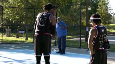 3, 2, 1...ON YOU HAMMER. - Harlem Globetrotters: Play It Forward