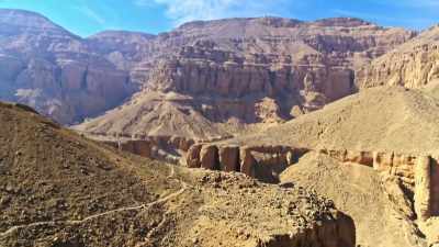 300 miles south of Cairo, - Tutankhamun: Secrets of the Tomb