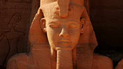 ‫استمرّت أيام مجد (مصر)
‫القديمة لأكثر من 3000 سنة. - Black Pharaohs: Sunken Treasures