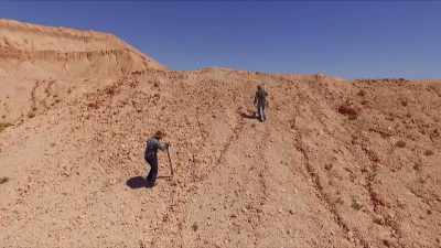 33 kilometres north of town, - Outback Opal Hunters