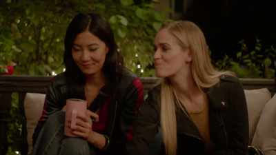 -4!
-To the love club. [chuckles] - The Love Club: Tara’s Tune