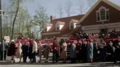 68 MILLION AMERICANS
GO TO THE POLLS. - America in Color