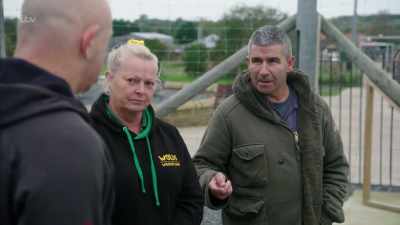 A bad name, two minutes. - Britain's Tiger Kings - On the Trail with Ross Kemp
