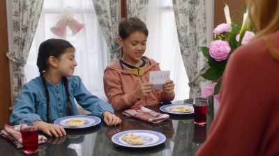 A beautiful bouquet to brighten - Letters to Santa