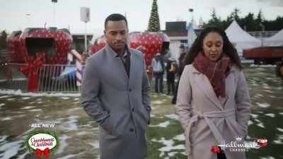A berry in motion
stays in motion - Christmas Comes Twice