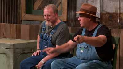 A big contrast here, guys,
from this end to that end, - Moonshiners: Master Distiller