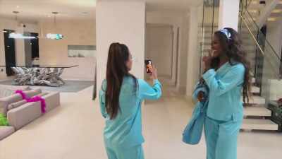 - A black tie dinner,
getting your freak nasty on? - The Real Housewives Ultimate Girls Trip