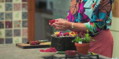 A cake that could win over - Recipes for Love and Murder