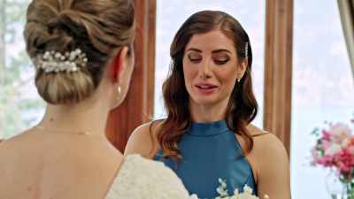 - A cake is here.
- Oh, my gosh,
Elena came through! - Two Chefs and a Wedding Cake