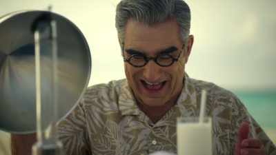 A cheeseburger. [laughs] - The Reluctant Traveler with Eugene Levy