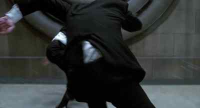 A code 101 lockdown! - Men in Black II