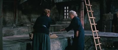 A community bed - The Inn of the Sixth Happiness