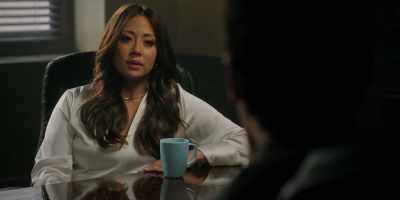 A cop. Perez. Linda Perez. - The Lincoln Lawyer