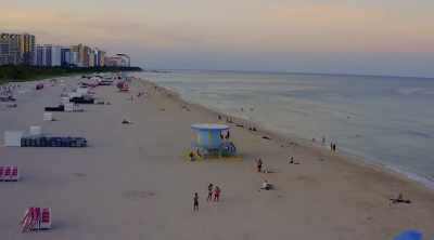 A day at this popular
Florida beach winds down. - Shark Attack Files