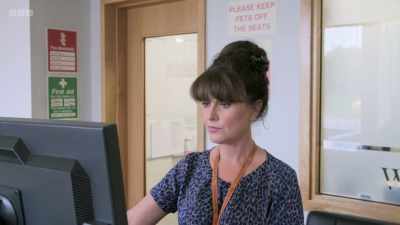 A day later, Christine and Glen
are back and desperate - 24/7 Pet Hospital