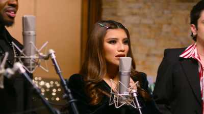 A editora exige um lançamento global, - Pentatonix: Around the World for the Holidays