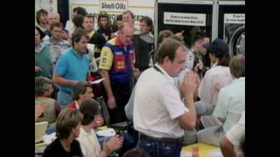 A few months earlier,
nobody had expected to see him back - Williams & Mansell: Red 5