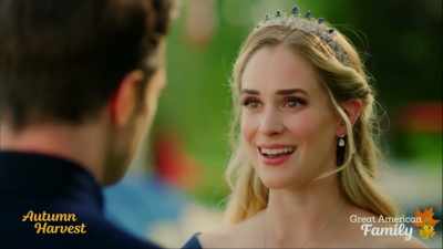 Aş fi onorat dacă m-ai însoți. - A Royal Seaside Romance