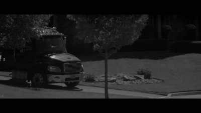 A flatbed comes
and drives away with the car. - Fear City: New York vs The Mafia