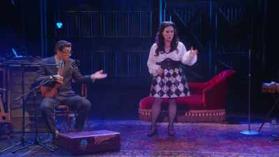 A fost singura responsabilă pentru - Alex Borstein: Corsets & Clown Suits