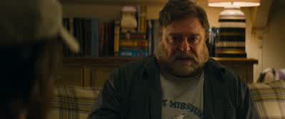 A girl. - 10 Cloverfield Lane