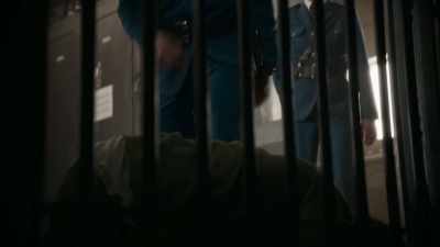 - A good stiff boot!
- All right, hey. - Snowpiercer