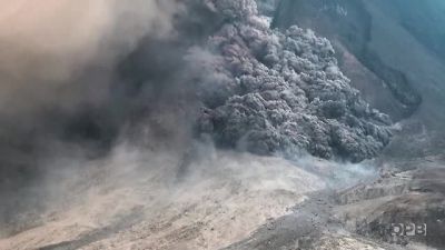 A ground-hugging volcanic surge
called a pyroclastic flow. - Nova