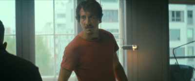- A heartbreak therapist.
- Heartbreak therapy? That agency? - The Heartbreak Agency