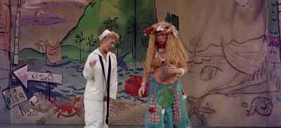 A hundred and one pounds of fun, - South Pacific