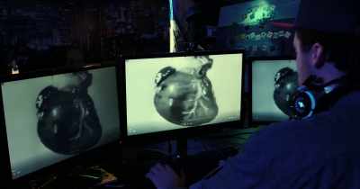 A kivett szív továbbra is ver, - Dark Web: Descent Into Hell