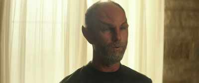 À la guillotine, alors. - Star Trek: Picard