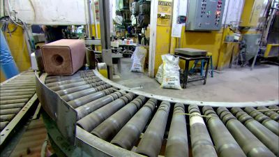 A LABEL IDENTIFIES THE TYPE
OF SALT BLOCK. - How It's Made