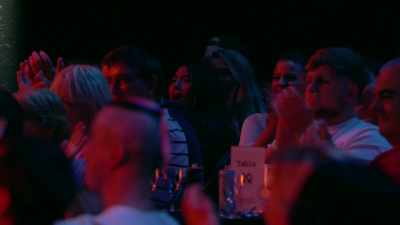 "À leur place." - Backstage with Katherine Ryan