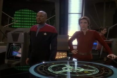 A lightship. - Star Trek: Deep Space Nine