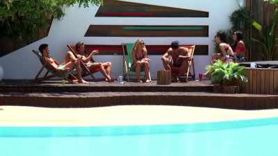 ‐A little bit, a little bit.
‐Easily give me - Love Island