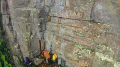 A little bit higher up,
there's a nice horizontal crack - Explorer: The Last Tepui