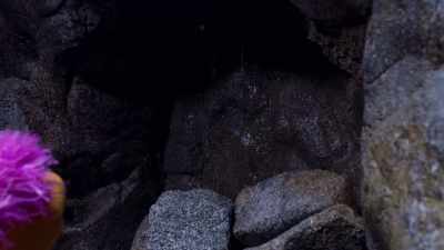 -A little bit more.
-I don't like this. - Fraggle Rock: Back to the Rock