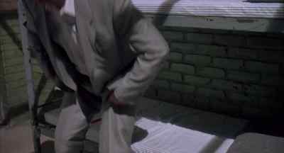 A little gamey in here.
Not much ventilation, huh? - Fletch Lives